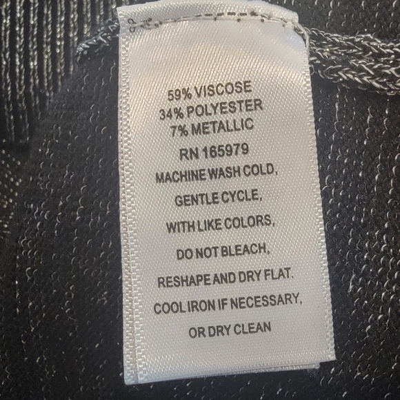 Cable & Gauge 3/4 sleeves cold shoulder metallic treads on black size Large - Picture 5 of 15